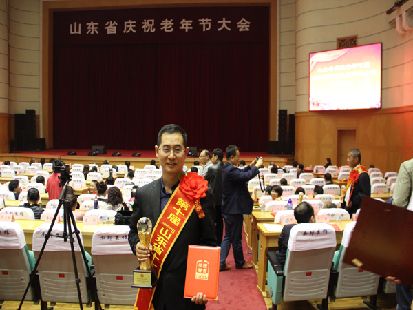 热烈祝贺淄博市宁智寓和养老机构服务咨询中心主任 王光亮先生获得“山东省十大孝星”称号！