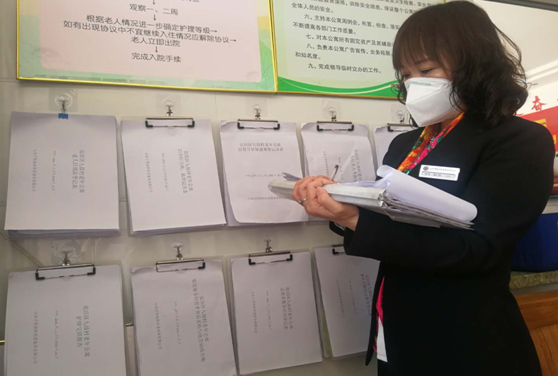 老年公寓里有个热心的“台柱子”